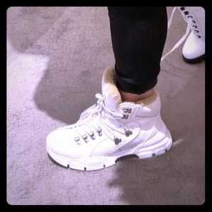 COPY - GUCCI Flashtrek faux shearling leather-sue…